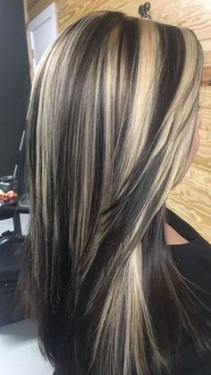 What Are Skunk Highlights? Blond Highlights Ideas, Chunky Highlights Asian, Dark Brown Hair With Blonde Highlights Medium Length, 2000 Hair Color, 90s Hair Color Trends, Natural Hair Colors, Chunky Blonde Highlights, Vacation Hair, Skunk Hair