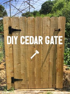 a wooden gate with the words diy cedar gate written on it and an arrow pointing up