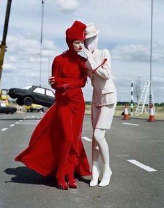 two mannequins dressed in red and white are standing next to each other