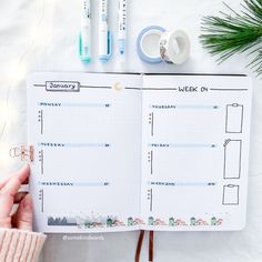 Bujo Yearly Spread Ideas, January Weekly Spread, Uni Tips, Bujo 2023, Budget Journal, Monthly Bullet Journal, How To Doodle, Bullet Journal Contents, Bullet Journal Minimalist