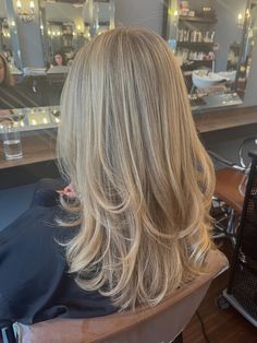 Blonde Layered Highlights, Fine Hair Haircuts Blonde, Haircuts Women Long Layers, Blonde Highlights On Blonde Hair Layers, Medium Length Blonde With Layers, Blonde Hair Inspo Medium Length, Straight Blonde Hair Layers, Natural Blonde Layered Hair, Middle Of Back Hair Length With Layers