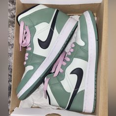 Lightly Worn Just Needs A Little Cleaning Jordan 1 Mid Dutch Green, Custom Painted Shoes, Cute Nike Shoes, Fresh Shoes, Hype Shoes, Shoe Inspo, Cute Nikes, Swag Shoes, Jordan 1 Mid