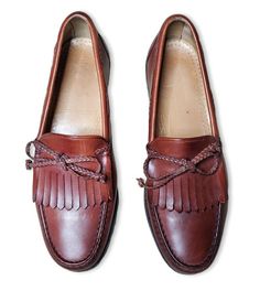 Allen Edmonds Nottingham Dress Shoe Loafers with Kiltie Bow.  Brown Leather.  Men's Size 9 D.  Excellent Pre-owned Condition.  Shipped via USPS Priority Mail. Vintage Leather Sole Dress Shoes For Fall, Vintage Dress Shoes With Leather Sole For Fall, Vintage Leather Sole Moccasins For Business, Vintage Formal Loafers For Fall, Vintage Almond Toe Moccasins For Formal Wear, Vintage Almond Toe Moccasins For Formal Occasions, Vintage Moc Toe Semi-formal Loafers, Vintage Moc Toe Loafers For Semi-formal Occasions, Vintage Semi-formal Moc Toe Loafers