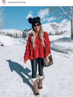 Pin by The Little Mama on Fall& Winter Outfits Fall winter Snow Outfits For Women, Utah Outfits, Winter Outfits Street Style, Cold Weather Leggings, Snow Day Outfit, Chic Capsule Wardrobe, Winter Outfits Snow, Festival Outfits Women, Winter Fashion Outfits Casual