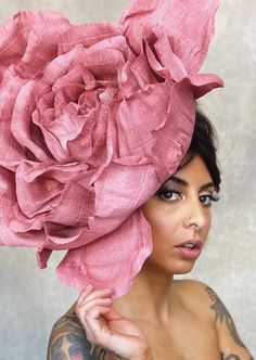 Giant paper flower headpiece. Fashion photo shoot hair | Etsy Diy Derby Hat Ideas, Peony Photo, Headpiece Fashion, Alice In Wonderland Props, Butterfly Headpiece, Rosé Halloween, Giant Paper Flower, Rose Costume, Fashion Photo Shoot