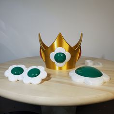 This is my take on the crown, jewel and earrings worn by Princess Daisy from the Super Mario Bros. franchise. The 3D models were all made by me, inspired by various screenshots and fan-art pieces of the popular Nintendo character. The pieces will be printed in PLA, then lovingly post processed and hand painted using various methods refined over years of printing and surfacing plastic. The earrings can be made for regular pierced ears or clip-on earrings, just let me know! The earring hooks and a Princess Daisy Halloween Costume, Princess Daisy Cosplay, Princess Peach Crown, Daisy Cosplay, Princess Daisy Costume, Daisy Costume, Racing Outfit, Mario Cosplay, Daisy Crown