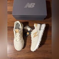 Kith For New Balance 1300 “Malibu” Angora/Sea Salt Men’s Size 10.5 (Ms1300kv) Casual Shoes Sneakers Brand New In Box. 100% Authentic Guaranteed. Fast Shipping The Kith For New Balance 1300 Has A Canvas Upper, Featuring Nubuck Overlays, Full Grain Leather Accents, And A Vibram Rubber Outsole. It Is Complete With A Branded Leather Patch On The Tongue, Leather N Logo Detailing On The Lateral Sides, And An Encap Midsole. It Is Designed In A Kith-Exclusive Malibu Colorway. Details Please Note: This I New Balance 1300, Silhouette Canvas, N Logo, Casual Shoes Sneakers, Heel Caps, Leather Accents, Unisex Shoes, New Balance Shoes, Sneaker Brands