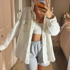 Never Worn! Size Medium White Denim Jacket! White Denim Jacket, White Denim, White Cream, Cream White, Jean Coat, Jean Jacket, American Eagle Outfitters, American Eagle, Denim Jacket