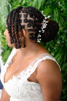 African American brides and natural hair Bridal Hair Locs, Wedding Hair Locs Black Women, Short Locs Wedding Hairstyles, Wedding Styles For Locs, Wedding Hairstyles With Locs, Wedding Hair Locs, Loc Styles For Wedding Brides, Loc Styles For Wedding