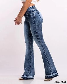 Olivia Mark - Faded flared jeans with zip fly Simple Fall Outfits, Summer Jeans, Jeans Material, Jeans Size Chart, Flared Jeans, Casual Denim, Olivia Mark, Jeans Style, Denim Pants