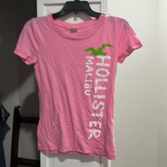 Nwot Hollister Tee Sz Small Thrift Ideas, Hollister Crop Tops, Baby Tee Shirts, Sublimation Ideas Projects Inspiration, Sublimation Ideas, Twist Styles, Hair Twist Styles, Punk Girl, Blue Tee