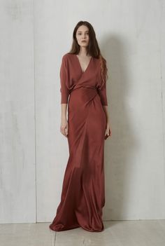 Silk Dress Long, Dress Silk, Dress Satin, Maxi Skirts, Dress Cuts, Mode Inspiration, Satin Dresses, Slow Fashion, Look Fashion