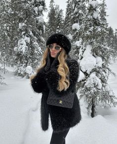 @marielouduvillier on instagram Snow Outfit, Winter Chic, Cold Weather Fashion, Snow Winter, Winter Aesthetic, Autumn Outfit