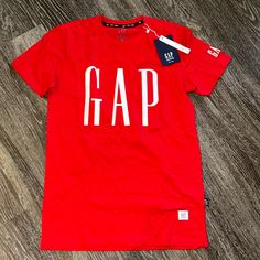 Gap Tshirt Size: Small Gap T-shirt With Letter Print For Streetwear, Gap Short Sleeve Graphic Print T-shirt, Gap Short Sleeve Graphic T-shirt, Red Crew Neck T-shirt With Letter Print, Gap Graphic Print T-shirt, Gap Graphic Tee With Graphic Print, Gap Graphic Print T-shirt For Streetwear, Gap Tops For Summer Streetwear, Sporty Cotton Tops By Gap