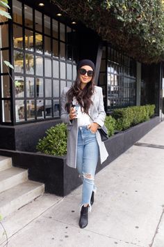 The Perfect Cashmere Beanie. White Tee Jeans, Cold Fashion, Jeans Outfit Winter, My Morning Routine, Zara Coat, Casual Skirt Outfits, Cashmere Beanie, Black Beanie