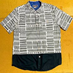 Great Black/White Graphic Print Casual Button Down Short Sleeve Cotton Shirt, For All Your Cargo Shorts, Grey Jeans Or Dark Chinos. Chest 44 Waist 42 Shldr2shldr 22 Neck 18 Length 29 Condition: 9/10; Excellent Used Condition; No Obvious Wear Or Flaws, Just (-1) For Having Been Lightly Worn, Properly Laundered And Steam Ironed, To Near Nwot Condition. Casual Graphic Print Button-up Shirt, Cotton Graphic Print Button-up Shirt, White Printed Button-up Tops, Fitted White Printed Camp Shirt, Fitted Graphic Print Short Sleeve Button-up Shirt, Casual Graphic Print Button-up Short Sleeve Shirt, Fitted Short Sleeve Button-up Shirt With Graphic Print, Printed White Cotton Camp Shirt, White Fitted Casual Camp Shirt