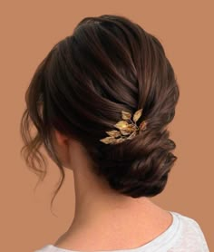 This beautiful set of 1/ 2 or 3 bridal hair pins with golden leaves on it. It looks beautiful above a bun, chignon, a half-up hair style or a plait.  The wire is flexible so the vines can be shaped how you like. Perfect for the bride or bridesmaids. Updo With Gold Hair Piece, Bridesmaids Hair Accessories, Prom Updos For Thinner Hair, Wedding Makeup Classic, Wedding Hair Pieces Headpieces, Hair Do Bridesmaid, Prom Hairstyles For Thinner Hair, Up Does, Wedding Hair For Mother Of The Bride