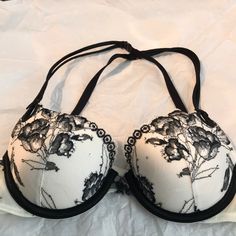 Victoria’s Secret Bra. Size 34a. Nwot Victoria's Secret Bra, Victoria Secret Bra And Under Set, Bra And Under Set, Twd Oc, Cute Bra, Cute Bras, Victoria Secret Bras, Bra Set, Dream Wardrobe