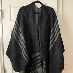 Super Cute Reversible Poncho Oversized Gray Cape Outerwear, Gray Oversized Cape Outerwear, Casual Black Poncho For Cold Weather, Cozy One Size Gray Outerwear, Cozy Gray One-size Outerwear, Oversized Black Cape For Layering, Cozy Black Cape Poncho, Gray Poncho For Cold Weather In Fall, Gray One Size Fall Cape