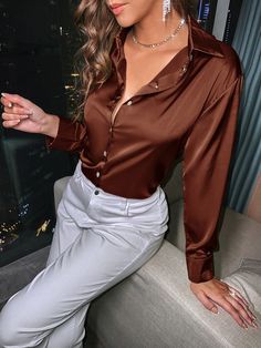 Satin Button Down Shirt Outfit, Satin Shirts For Women, Satin Button Down Shirt, Outfits Con Camisa, Satin Shirts, Satin Button Up