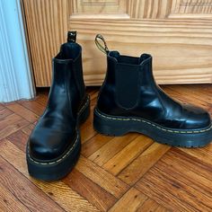 Worn A Handful Of Times, In Great Condition! 2976 Chelsea Boots, Platform Chelsea Boots, Dr Martens Shoes, Martens Shoes, Moto Boots, Smooth Leather, Chelsea Boots, Chelsea, Size 6