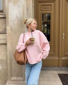 Chic Quilted V-Neck Cardigan – Thekittenpark Pull Rose, Uni Fits, Oversize Pullover, Pink Knit Sweater, Oversized Turtleneck Sweater, Trendy Boots, Pullover Outfit, 2024 Outfits, Mode Casual