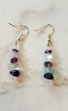 ⋄ Fluorite is a stone heralded for its spiritual detoxification abilities and tendency to transform negative energy into positive energy, boosting our mental clarity and     promoting peace of mind.  ⋄ Handmade dangle earrings made with high-quality fluorite stones and glass seed beads that hang on sterling silver ear wires ⋄ Total length of earring is 2 inches.    ⋄ Earrings are light and comfortable to wear. Great for any occasion. ⋄ Fluorite is a stone heralded for its spiritual detoxificatio Chip Bead Jewelry, Handmade Dangle Earrings, Wire Wrapped Jewelry Tutorials, Fluorite Stone, Stone Dangle Earrings, Earrings Handmade Dangle, Earrings Inspiration, Chip Beads, Glass Seed Beads