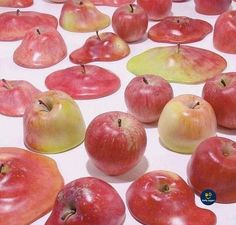 several apples are arranged in the shape of an apple on a white surface with green and red ones