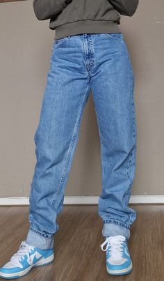 * Levi's denim * straight leg * fits like a W28L34 * Levi's zipper Dimensions: Waist flat 37cm Waist height 29cm Hip 54cm Total length 113cm Inner leg length 86cm Ankle width 17cm Thigh 29cm For orientation - I am 1.64m and wear W26-W27 Very good vintage condition. If you have any questions, I will be happy to help you. Levi's Straight Leg Denim Blue Bottoms, Levi's Straight Fit Bottoms, Levi's Straight Blue Bottoms, Levi's Slim Fit Straight Leg Bottoms, Levi's Slim Denim Bottoms, Vintage Levis Jeans, Jean Vintage, Baddie Tips, Levis Denim