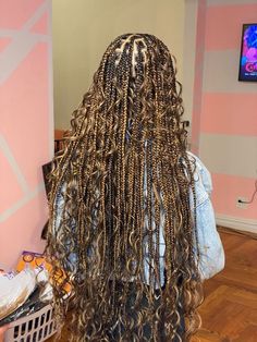 Goddess Braids Mixed Color, Boho Box Braids Color, Boho Box Braids With Color, Coloured Boho Braids, Bohemian Goddess Braids With Color, 2025 Hairstyles, Boho Braids Color, Boho Braids With Color, Curled Hair With Braid