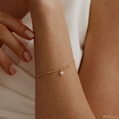 S H O W ∙ Y O U R ∙ S T Y L E 😍UNIQUE ♥ Handmade natural pearl design in 18K Gold plated, Beautiful bracelet for her, Wear it either for everyday use or for special occasions. 🎁PERFECT GIFT ♥ Make your friends or family happy with this exclusive gift. 🙌MINIMALIST DESIGN ♥ Wear this jewelry with joy and show your style with the wonderful designs. 😊SATISFACTION GUARANTEE ♥ Your satisfaction is always our priority. Please feel free to contact us if you have any questions or requests regarding y Minimalist Pearl Bracelet With Extender, Everyday Minimalist Pearl Bracelet With Extender, Minimalist Bracelets With Pearl Charm, Minimalist Pearl Bracelet With Tiny Beads As Gift, Minimalist Pearl Bracelet With Round Beads, Minimalist Beaded Pearl Bracelet As Gift, Minimalist Beaded Bracelet With Pearl Charm For Everyday, Dainty Beaded Chain Bracelet For Gift, Dainty Beaded Chain Bracelet As Gift