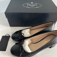 Comes With Original Box And Packaging. Purchased In South Korea In 2013 And Never Worn. Pristine Condition. Stored In A Smoke Free, Pet Free Home. Sold As Is In The Pictures. *These Are Eu 35.5 (Us 5.5) But Fits A Us 6 (23 Cm) These Nappa Leather Ballerina Pumps With A Rounded Toe Silhouette Express Timeless, Elegant Charm. The Footwear With A Leather Sole Is Defined By Classic Lines And Sophisticated Details And Is Embellished With A Bow And Metal Lettering Logo. Product Code: 1i279e_038_f0002_ Metal Lettering, Ballerina Pumps, Lettering Logo, Leather Bow, Leather Bows, Letter Logo, Nappa Leather, Lambskin Leather, South Korea