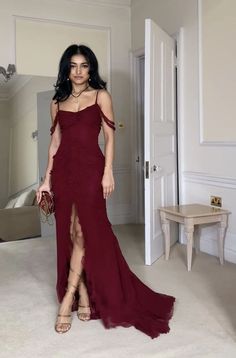 vampire style Slay Dresses, Prom Dress Mermaid, Classy Prom, Formal Evening Gown, Mermaid Evening Dress, Classy Prom Dresses, Dress Mermaid, Prom Dress Inspiration, Cute Prom Dresses