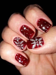 Red Nails White Snowflake, Nail Art Crismas, Red Xmas Nails, Summer Nail Art Ideas, Nail Art Ideas For Summer, Art Ideas For Summer, Beach Nail Art, Beach Nail, Red Christmas Nails