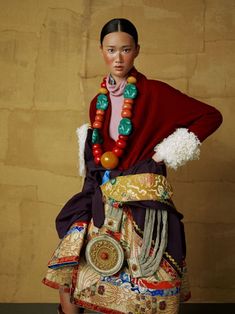 Tibetan Clothing, Tibetan Necklace, Fashion Basics, Tibetan Jewelry, Ethnic Outfits, Art Japonais, Folk Costume, Textiles Fashion, 인물 사진