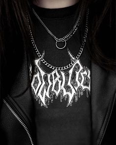 Styling: Chunky Chains in non tarnish Stainless Steel 🖤⛓️ Y2k Shirts, Occult Fashion, Grunge Jewelry, Rock N Roll Style, Fashion 1960s, Alternative Jewelry, Witchy Fashion, Chunky Chain Necklaces, Alternative Style