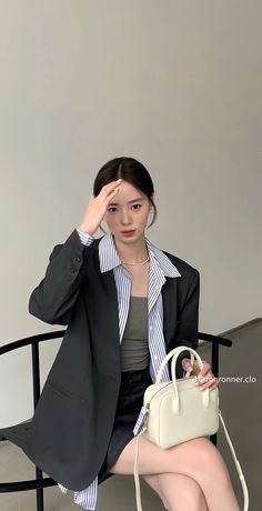 Korean Work Outfits Women, Korean Secretary Outfit, Korean Work Fashion, Research Outfit, Korean Business Casual, Hongkong Outfit, Blazer Korean Style, Elegant Outfit Classy, Clothes Korean Style