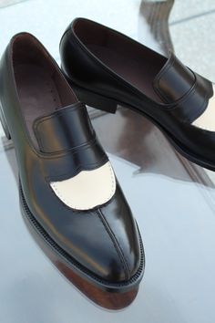 Upper: High Quality Genuine Leather Inner: Soft Leather Sole: Leather Gender : Male Heel: Leather Color: Black / Cream Style: Dress Shoes Formal Loafers, Loafers Shoes, Cream Style, Dress Formal, Style Dress, Black Cream, Loafer Shoes, Moccasins, Cream Color