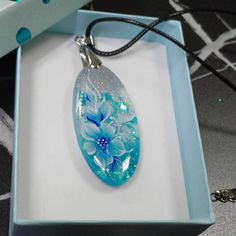 Original necklace made of epoxy resin and hand-painted flora composition by the artist Olga Gineva. Height = 2 inch = 5 cm Width = 1 inch = 2.5 cm Chain length = 12 inch= 30 cm Weight = 0.35 ounces = 10 gram It is sold in a gift box, making it the perfect present or a delightful indulgence for yourself. ✿ MORE OF MY ART: https://www.etsy.com/shop/PaintingsInspiration ❤ Thanks for visiting my store! And I hope you find what you love here :-) Hand Painted Turquoise Jewelry Gift, Turquoise Hand Painted Jewelry Gift, Artistic Hand-painted Turquoise Jewelry, Artistic Hand Painted Turquoise Jewelry, Hand Painted Resin Jewelry For Gifts, Hand Painted Blue Round Pendant Necklace, Blue Hand Painted Round Pendant Necklace, Hand Painted Resin Pendant Jewelry, Artistic Turquoise Necklace Gift