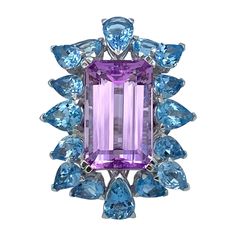 It is a very suggestive, fascinating and lively ring for its size and for its bright colors given by an emerald cut kunzite 20.5 x 13 mm and by the 16 drops of pear cut aquamarine. Kunzite is 23.79 ct. The aquamarines are in total 10.40 ct. The ring size is 51. For a possible modification please contact me to verify its feasibility. The size of the ring head is about 40x31mm. PETRONILLA is pleased to insert a greeting card with a short personalized phrase upon request, at no additional cost (as the example in the image) Cocktail Ring Designs, Emerald Cut Aquamarine Ring, Ancient Roman Jewelry, Aquamarine Cocktail Ring, Pearl Cocktail Ring, Roman Jewelry, Precious Rings, Gold Cocktail Ring, Sparkly Things