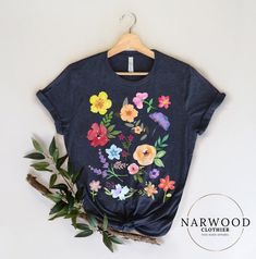 Floral T-shirt Botanical Shirt Flower T-shirt Vintage - Etsy Botanical Tshirt, Botanical Shirt, Vintage Botanical Prints, Flower Shirt, Vintage Botanical, Botanical Print, Graphic Shirt, Floral Shirt, Botanical Prints