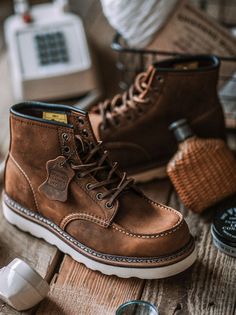 Mens Casual Boots Outfits, Mens Rugged Style Outdoors, Casual Boots Outfit, Brooklyn Hipster, Leather Fashion Men, Boots Men Outfit, Women's Lace Up Boots, Wing Boots, Moc Toe Boots