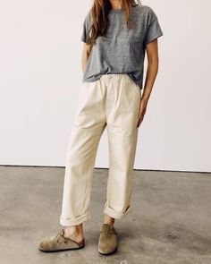 The Chore Pant Natural Casual Boho Mom Outfits, Relaxed Fashion Women, Vermont Summer Outfits, Free People Work Outfit, Florida Fashion 2024, Loose Fitting Outfits, Comfy Pants Outfit, Casual Comfy Fall Outfits, Summer Office Casual