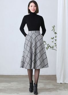 Plaid Lined Skirt For Winter, Plaid Full Skirt With Lining, Elegant Plaid Knee-length Skirt, Elegant Knee-length Plaid Skirt, Elegant Plaid Winter Skirt, Gray Full Skirt For Winter, Elegant Plaid Skirt, Plaid Midi Skirt With Lining, Gray Lined Skirt For Winter