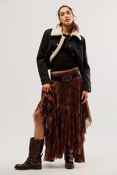 FP One Clover Printed Skirt | Free People Boho Skirt With Boots, Fall Fashion Edgy, Chic Fall Fashion, Fall Fashion Coats, Street Style Fall Outfits, Black Lace Skirt, Stylish Fall Outfits, Populaire Outfits, Street Style Edgy