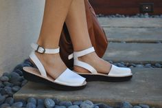 Avarcas USA Modern White Everyday Sandals, Chic Round Toe Sandals For Everyday Use, Chic Everyday Ankle Strap Sandals, Chic Everyday Sandals With Ankle Strap, Chic White Everyday Sandals, Everyday Summer Sandals For Spring, Black Sandals For Everyday Summer Use, Spring Ankle Strap Sandals For Everyday, Everyday Ankle Strap Sandals For Spring