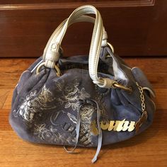 This Beautiful Vintage Juicy Couture Handbag Is In Perfect Condition. Absolutely No Wear Inside Or Out! 2000s Purse, Juicy Couture Vintage, Y2k Handbag, Vintage Juicy Couture, Floral Mirror, Juicy Couture Purse, Velvet Purse, Juicy Couture Handbags, Girly Bags