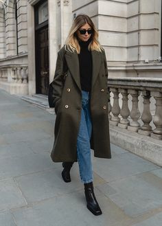 Wool Coat Outfit, Emma Hill, Fall Fashion Colors, Green Wool Coat, Latina Outfits, Boots Outfit Ankle