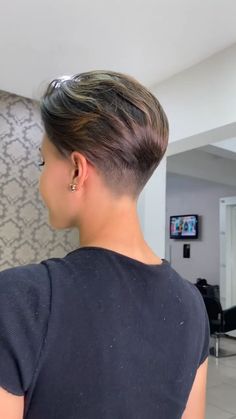 Long Fade Haircut For Women, Choppy Undercut Pixie, Undercut Short Hair Women, Female Fade Haircut, Pixie Undercut, Undercut Long Hair, Short Hair Pixie Cuts, Short Hair Undercut