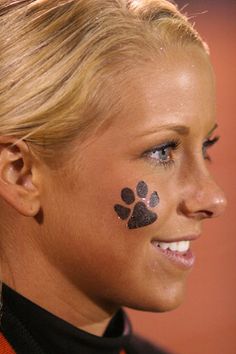 Kids Face Painting Ideas, Painting Ideas Kids, School Spirit Face Paint, Dog Face Paints, Football Face Paint, Kids Face Painting, Homemade Face Paints, Paw Painting